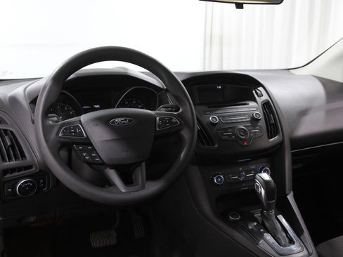 Used 2016 Ford Focus SE image 6