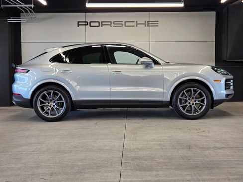 Certified 2024 Porsche Cayenne Coupe AWD/4WD image 28