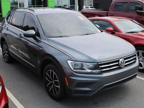 Used 2021 Volkswagen Tiguan SE FWD image 2