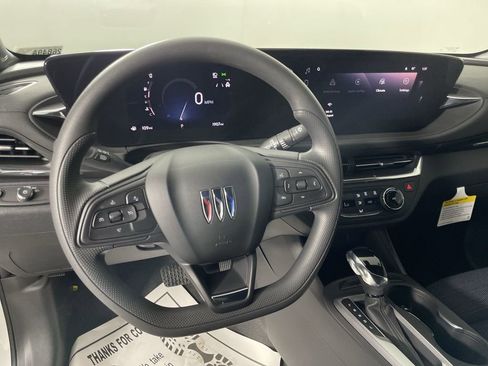 Used 2025 Buick Envista Preferred image 11