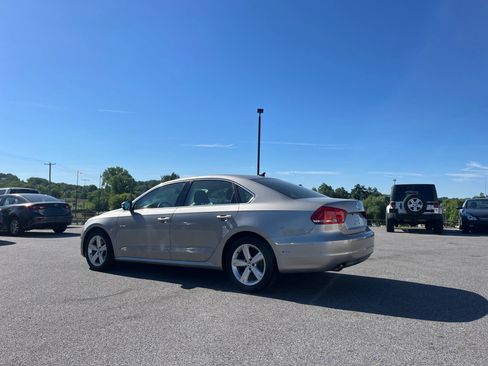 Used 2013 Volkswagen Passat 2.5 SE FWD image 29