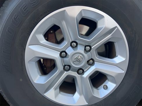 Used 2017 Toyota 4Runner SR5 image 9