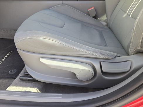 Used 2023 Hyundai Elantra SEL w/ Convenience Package image 25