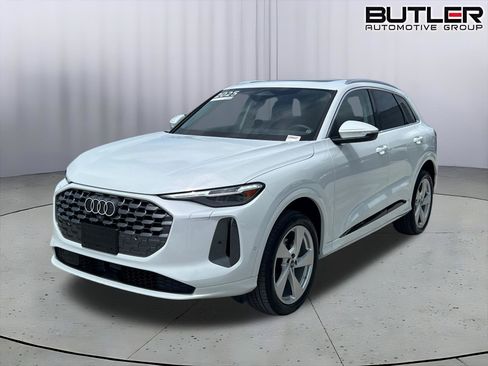 Certified 2025 Audi Q5 Premium Plus w/ Premium Plus AWD/4WD image 1