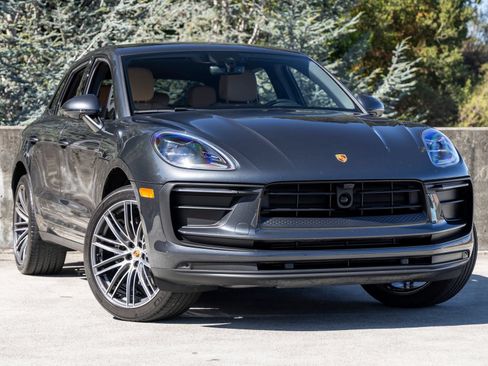 Certified 2023 Porsche Macan AWD/4WD image 6