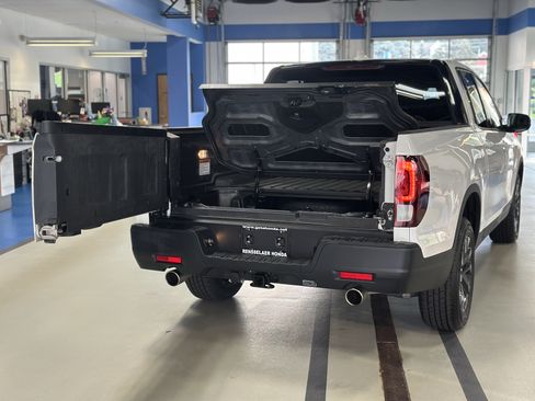Used 2023 Honda Ridgeline Sport image 8