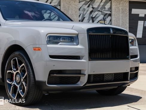 Used 2022 Rolls-Royce Cullinan Black Badge w/ Dark Exterior Package AWD/4WD image 2
