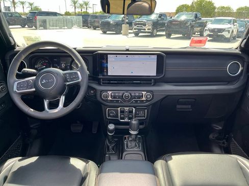 Used 2024 Jeep Wrangler Unlimited Sahara w/ Technology Group AWD/4WD image 12