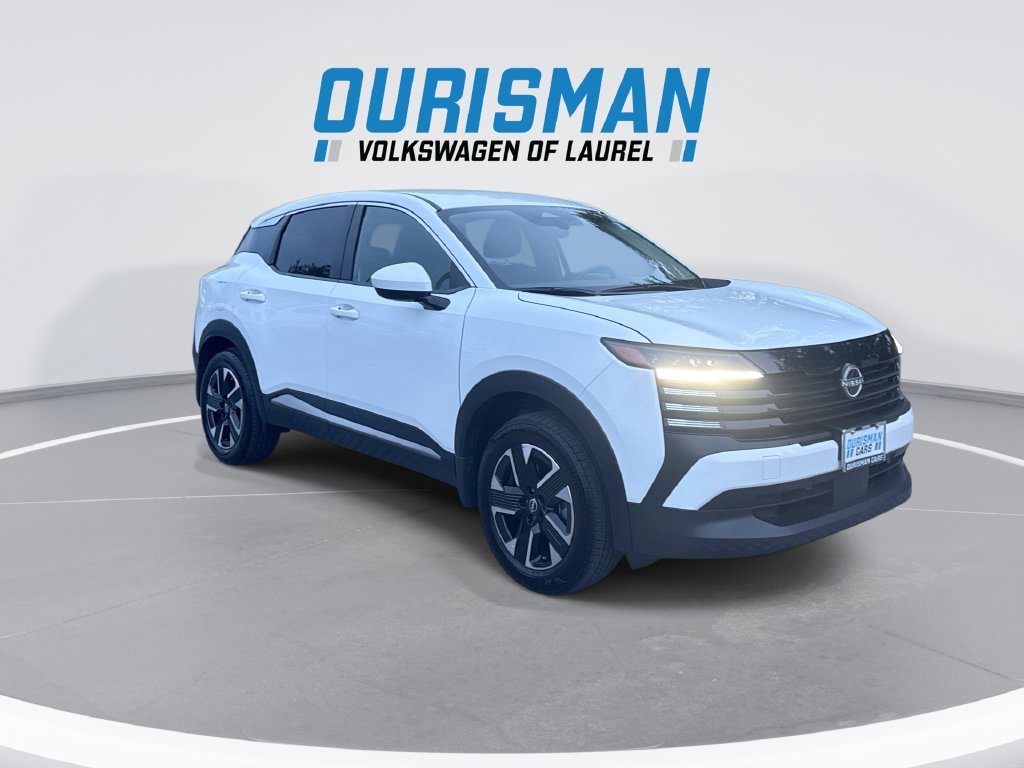Used 2025 Nissan Kicks SV AWD/4WD image 2
