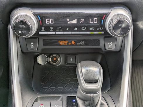 Used 2022 Toyota RAV4 XLE image 21