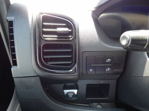 Used 2025 RAM ProMaster 2500 w/ U-Haul Equipment Group FWD image 19