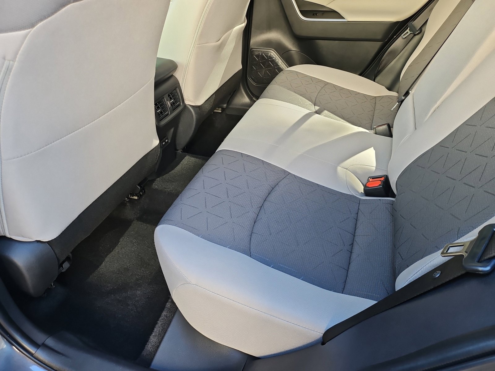 Used 2023 Toyota RAV4 XLE FWD image 30