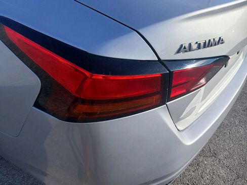 Used 2024 Nissan Altima 2.5 SV image 14