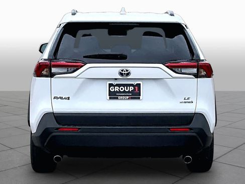 Used 2024 Toyota RAV4 LE AWD/4WD image 4