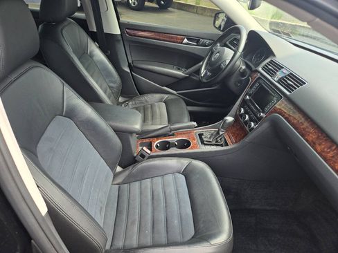 Used 2013 Volkswagen Passat 2.5 SEL Premium FWD image 23