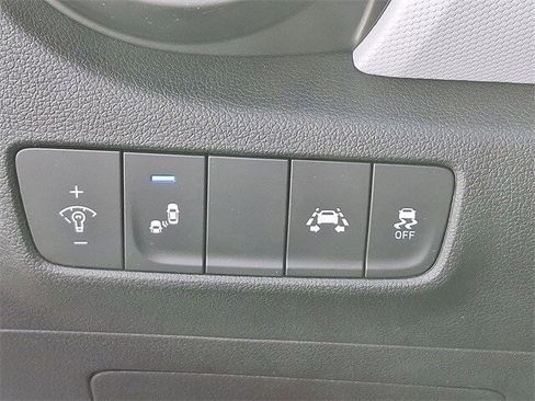 Certified 2021 Hyundai Kona Limited w/ Cargo Package image 25