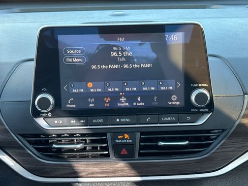 Used 2024 Nissan Altima 2.5 SV FWD image 11