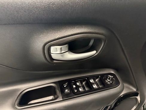 Used 2023 Jeep Renegade Altitude image 14