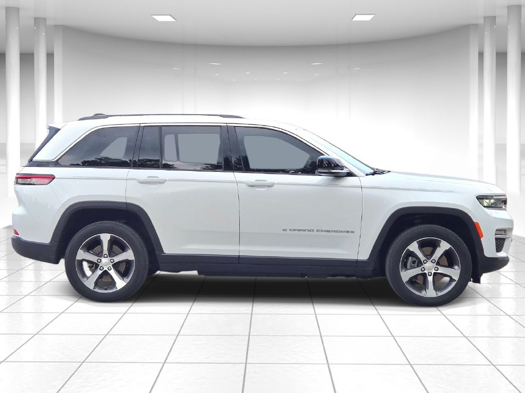 Used 2023 Jeep Grand Cherokee 4WD 4xe image 2