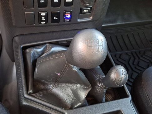 Used 2007 Toyota FJ Cruiser 4WD image 14