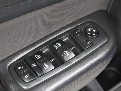 Used 2015 Chrysler 200 Limited FWD image 7