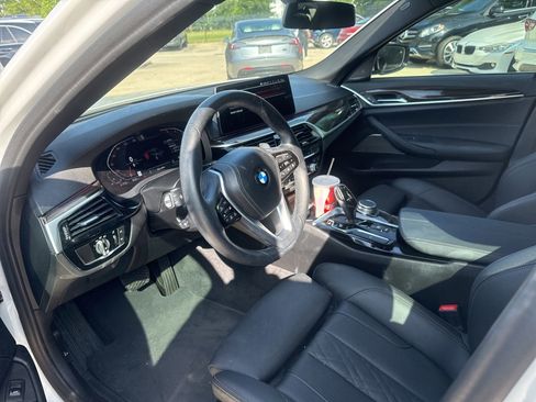 Used 2022 BMW 530i w/ Premium Package RWD image 9