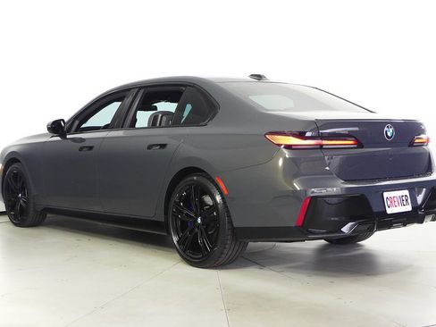 Used 2023 BMW 740i w/ Parking Assistance Package image 9