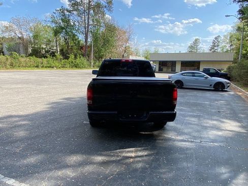 Used 2017 RAM 1500 Sport w/ Black Ram 1500 Sport Group image 6