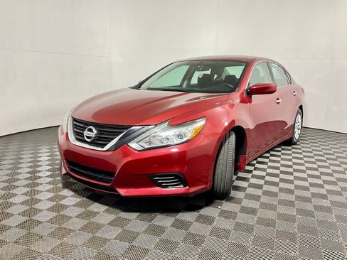 Used 2016 Nissan Altima 2.5 S w/ Power Driver Seat Package FWD image 2