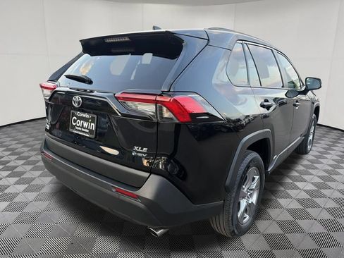Used 2025 Toyota RAV4 XLE AWD/4WD image 8
