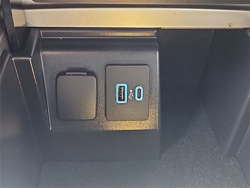 Used 2021 Ford Explorer XLT w/ Equipment Group 202A image 16