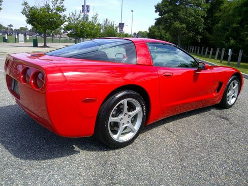 Used 2004 Chevrolet Corvette Coupe RWD image 10