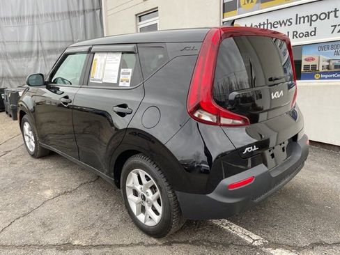 Certified 2022 Kia Soul LX w/ Technology Package image 3