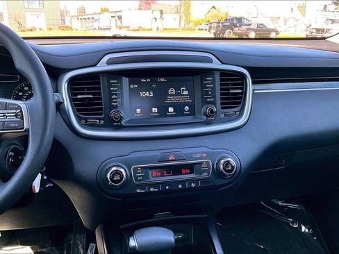 Used 2019 Kia Sorento LX image 8