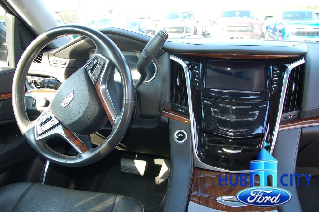 Used 2016 Cadillac Escalade Luxury AWD/4WD image 19