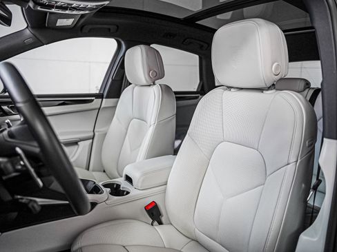 Certified 2025 Porsche Macan image 5