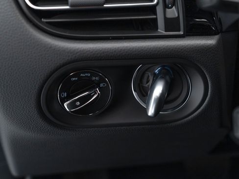 Certified 2025 Porsche Macan image 29