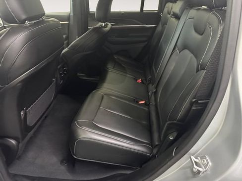 Used 2024 Jeep Grand Cherokee Limited w/ Luxury Tech Group II AWD/4WD image 21
