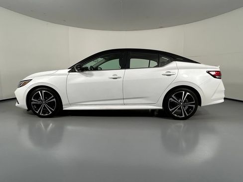 Used 2023 Nissan Sentra SR w/ SR Premium Package FWD image 4