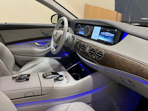 Used 2017 Mercedes-Benz S 550 Sedan image 17