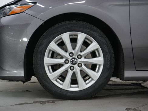 Used 2018 Toyota Camry LE image 27