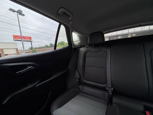 Used 2025 Chevrolet Trax LT w/ LT Convenience Package FWD image 42