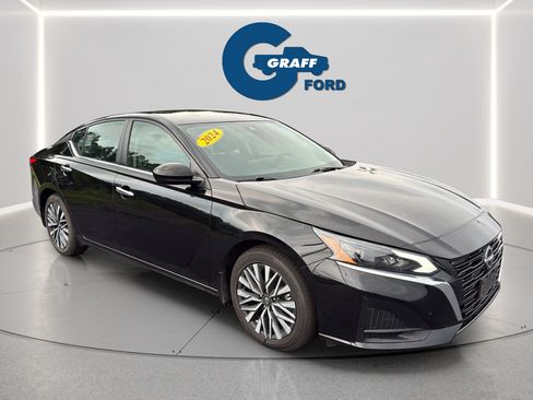 Used 2024 Nissan Altima 2.5 SV w/ SV Premium Package FWD image 4