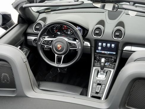 Used 2017 Porsche 718 Boxster image 15