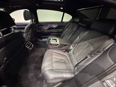 Used 2020 BMW 750i xDrive w/ Luxury Rear Seating Package AWD/4WD image 39