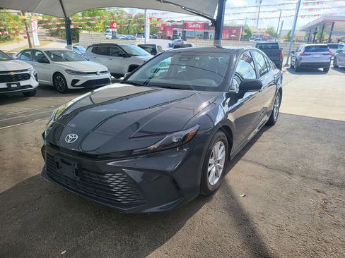 Used 2025 Toyota Camry LE image 1