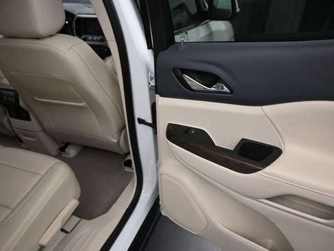 Used 2023 GMC Acadia Denali AWD/4WD image 15