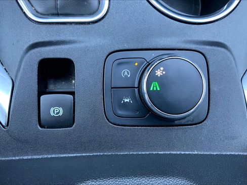 Used 2023 Chevrolet Traverse LT FWD image 35