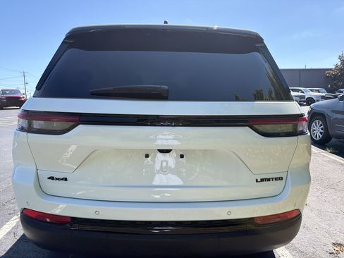 Used 2025 Jeep Grand Cherokee Limited w/ Black Appearance Package AWD/4WD image 5