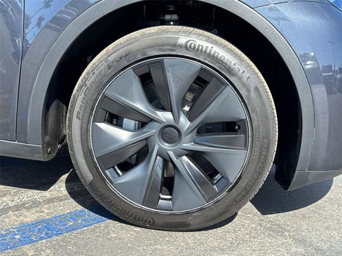 Used 2025 Tesla Model Y Long Range image 6